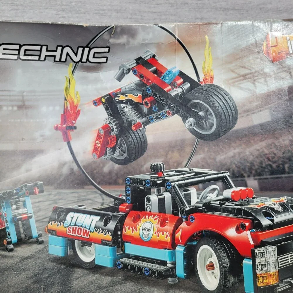 Lego Technic Stunt Show Truck & Bike 42106